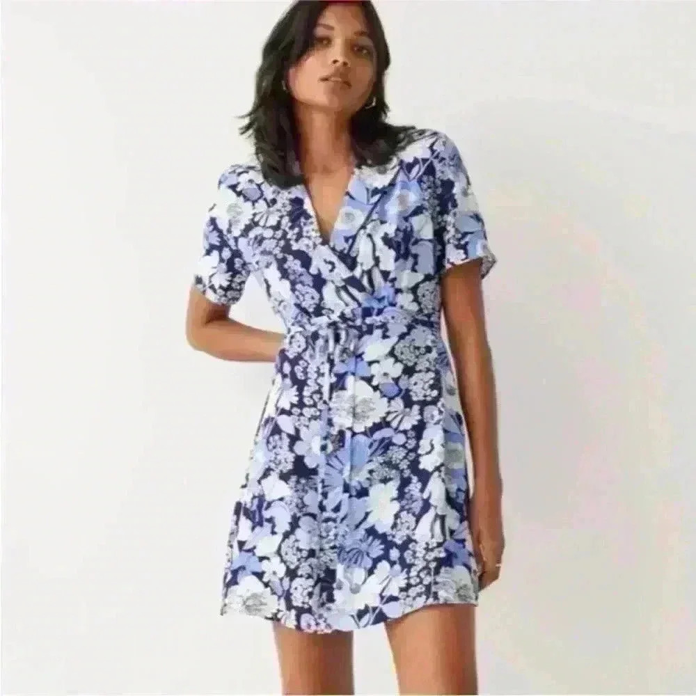 & Other Stories Women Printed Mini Dress EUR40
Blue Floral Short Sleeve worn 1x - Picture 1 of 7